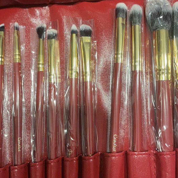 Cabernet  24 piece brush set - Picture 5 of 7